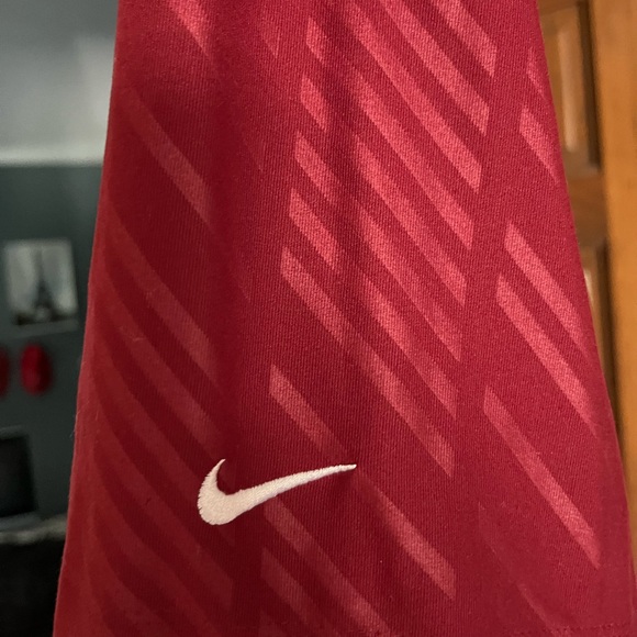 Nike Golf Dri-fit XL Shirt. Perfect burgandy polo for Golf. - Picture 5 of 6